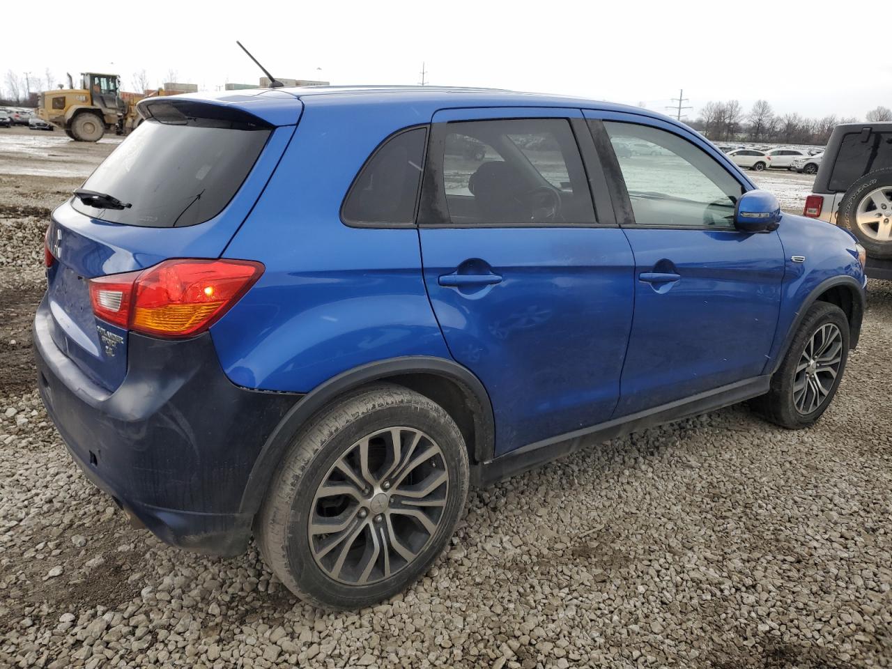 2016 Mitsubishi Outlander - Image 3