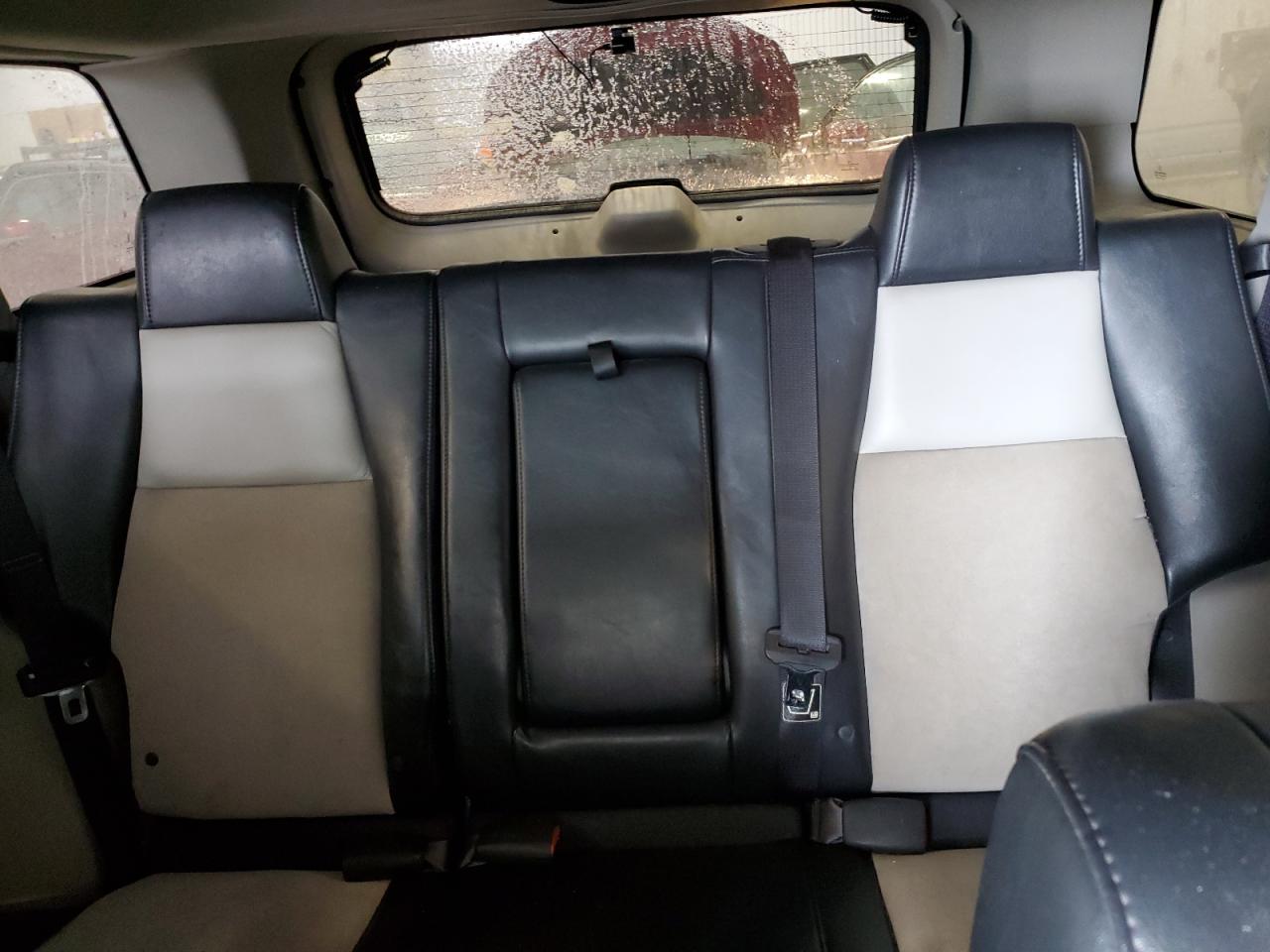 2010 Jeep Grand Cherokee - Image 10