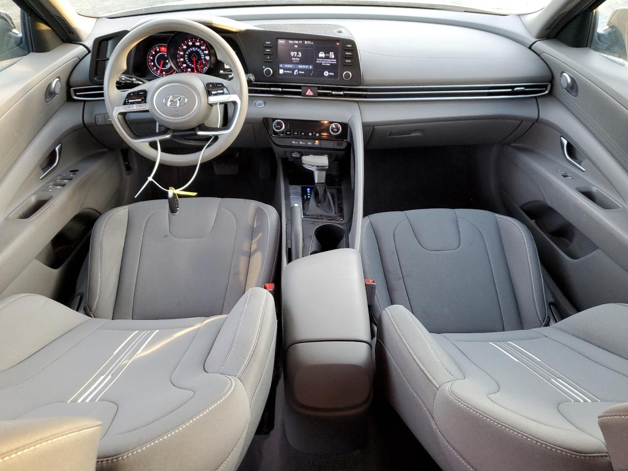 2022 Hyundai Elantra - Image 8