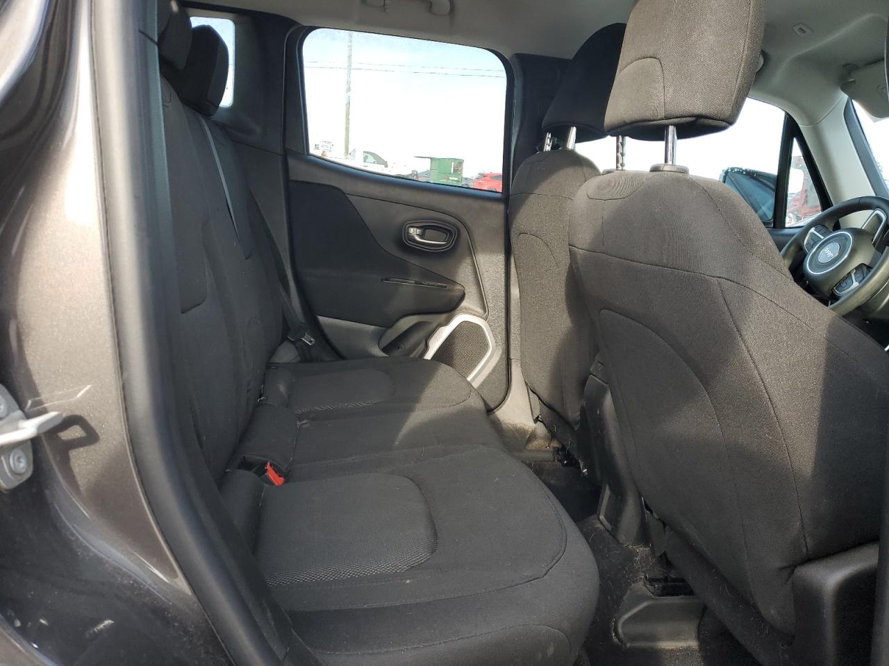 2018 Jeep Renegade - Image 10