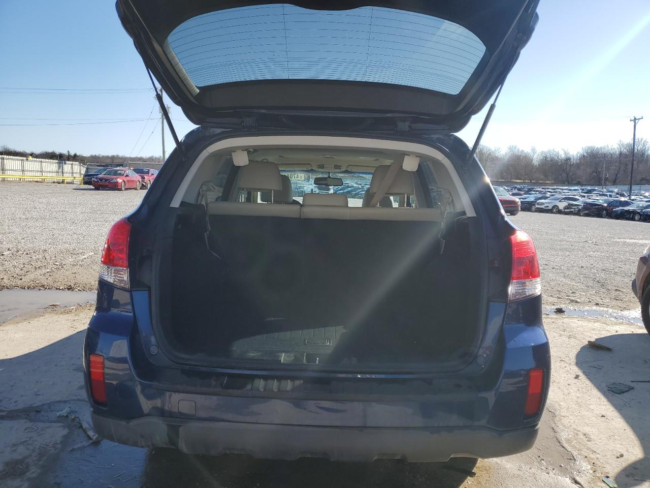 2010 Subaru Outback - Image 6