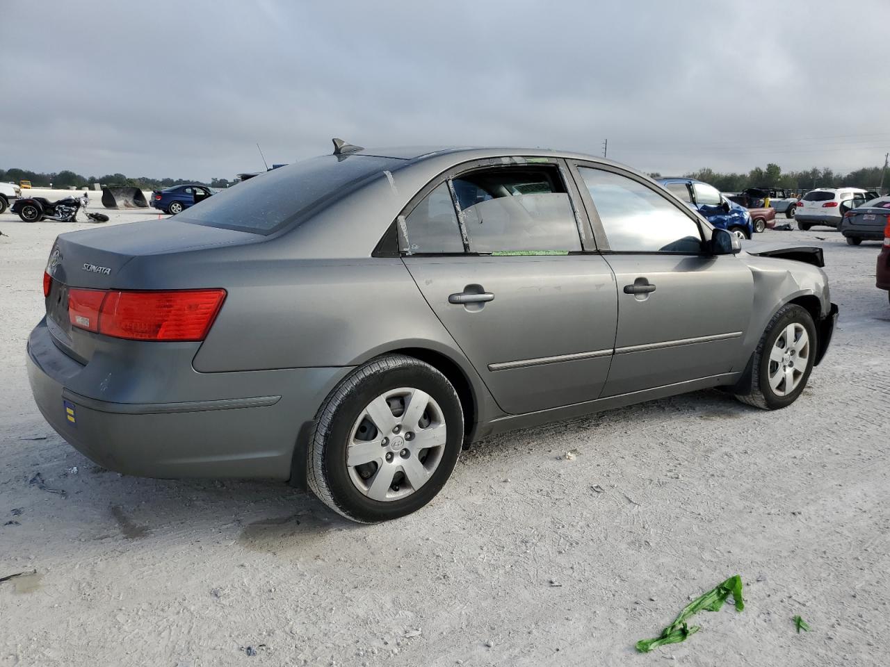 2010 Hyundai Sonata - Image 3