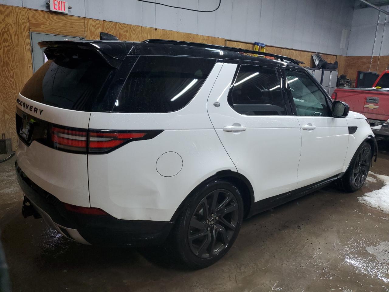 2017 Land Rover Discovery - Image 3