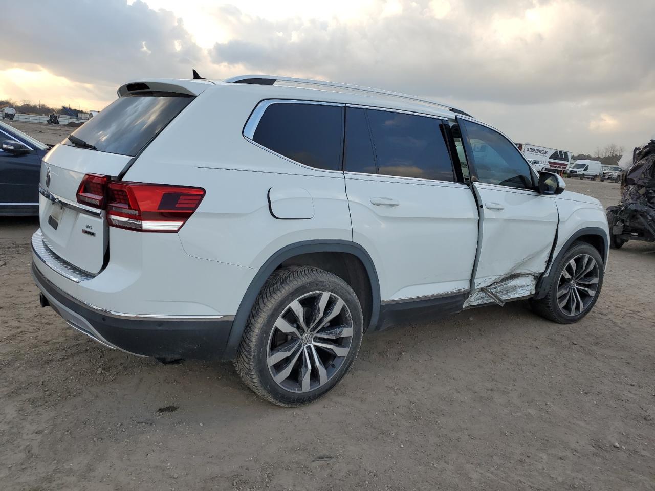 2019 Volkswagen Atlas - Image 3