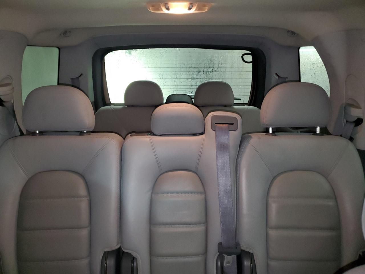 2004 Ford Explorer - Image 10