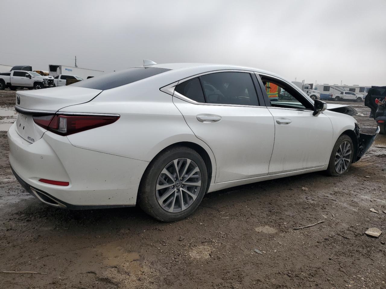 2022 Lexus ES - Image 3