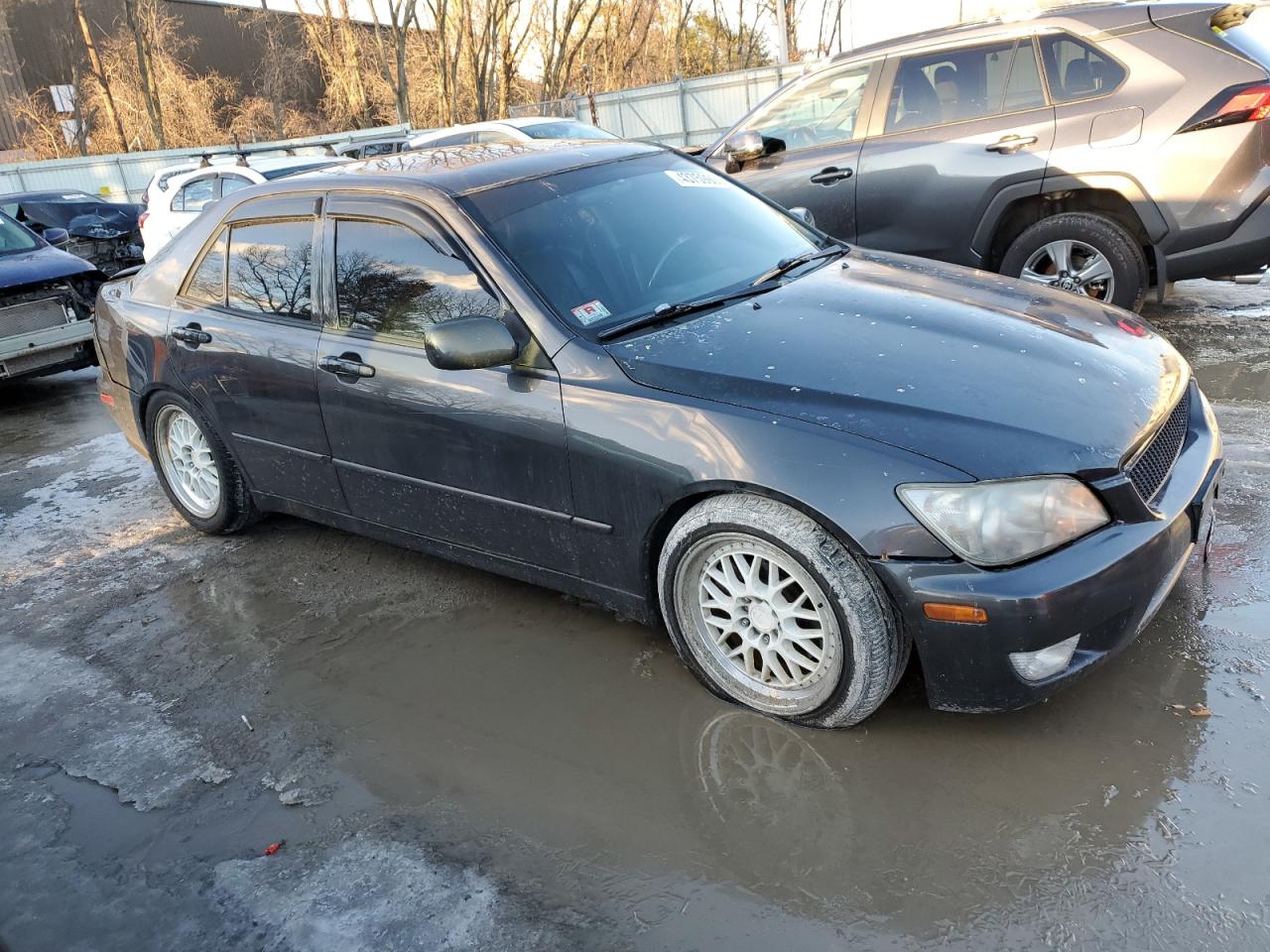 2004 Lexus IS - Image 4