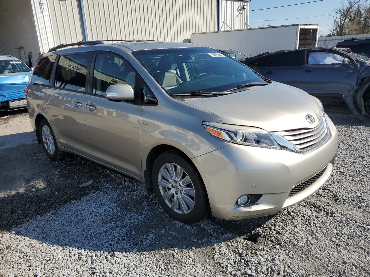 2017 Toyota Sienna - Image 4