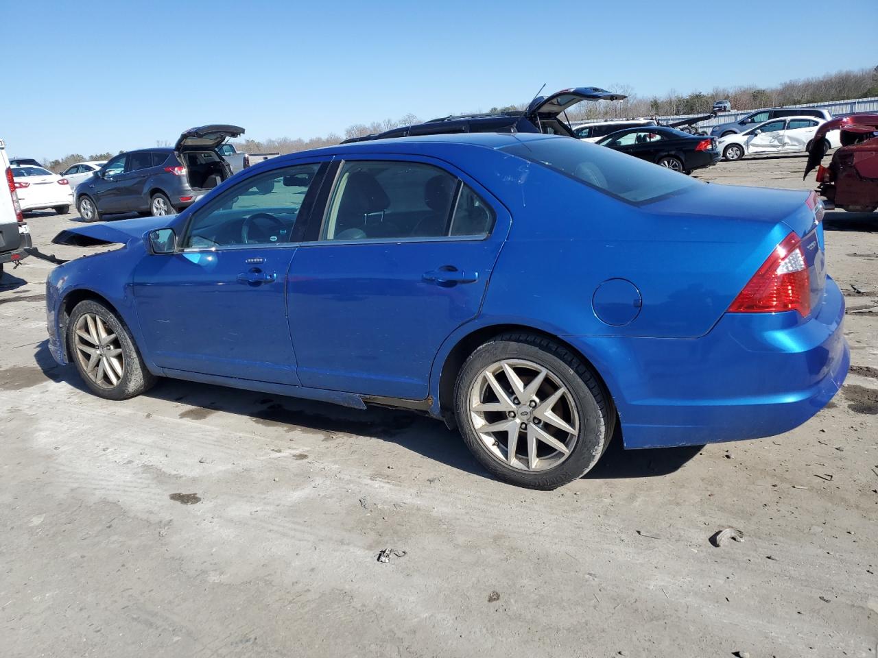 2011 Ford Fusion - Image 2