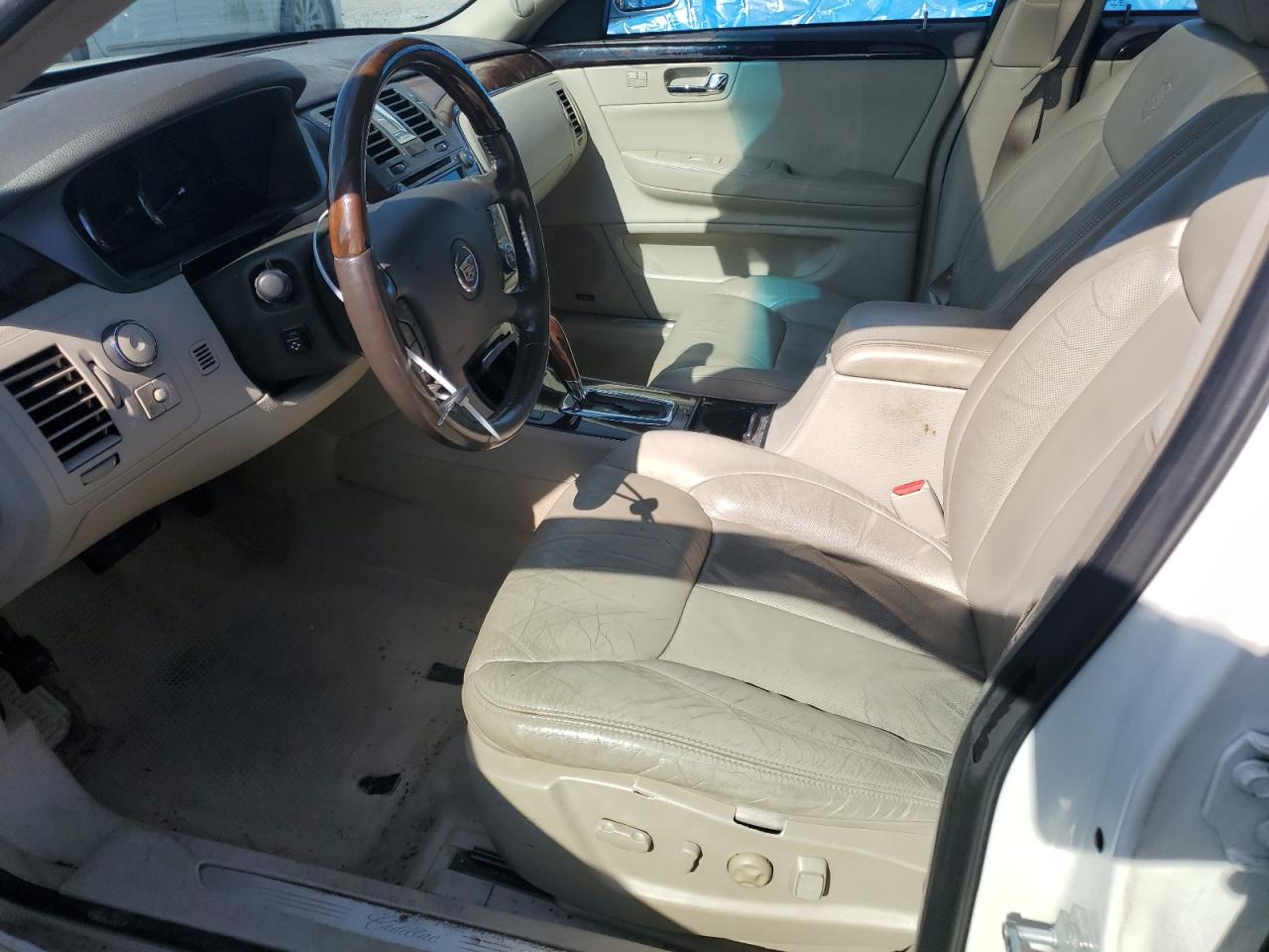 2011 Cadillac DTS - Image 7