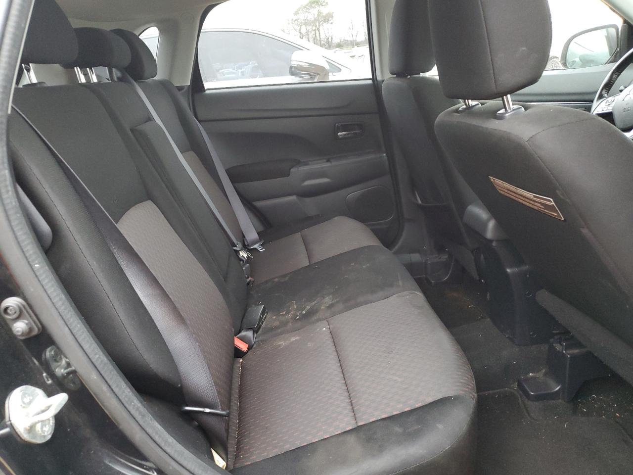 2017 Mitsubishi Outlander - Image 11