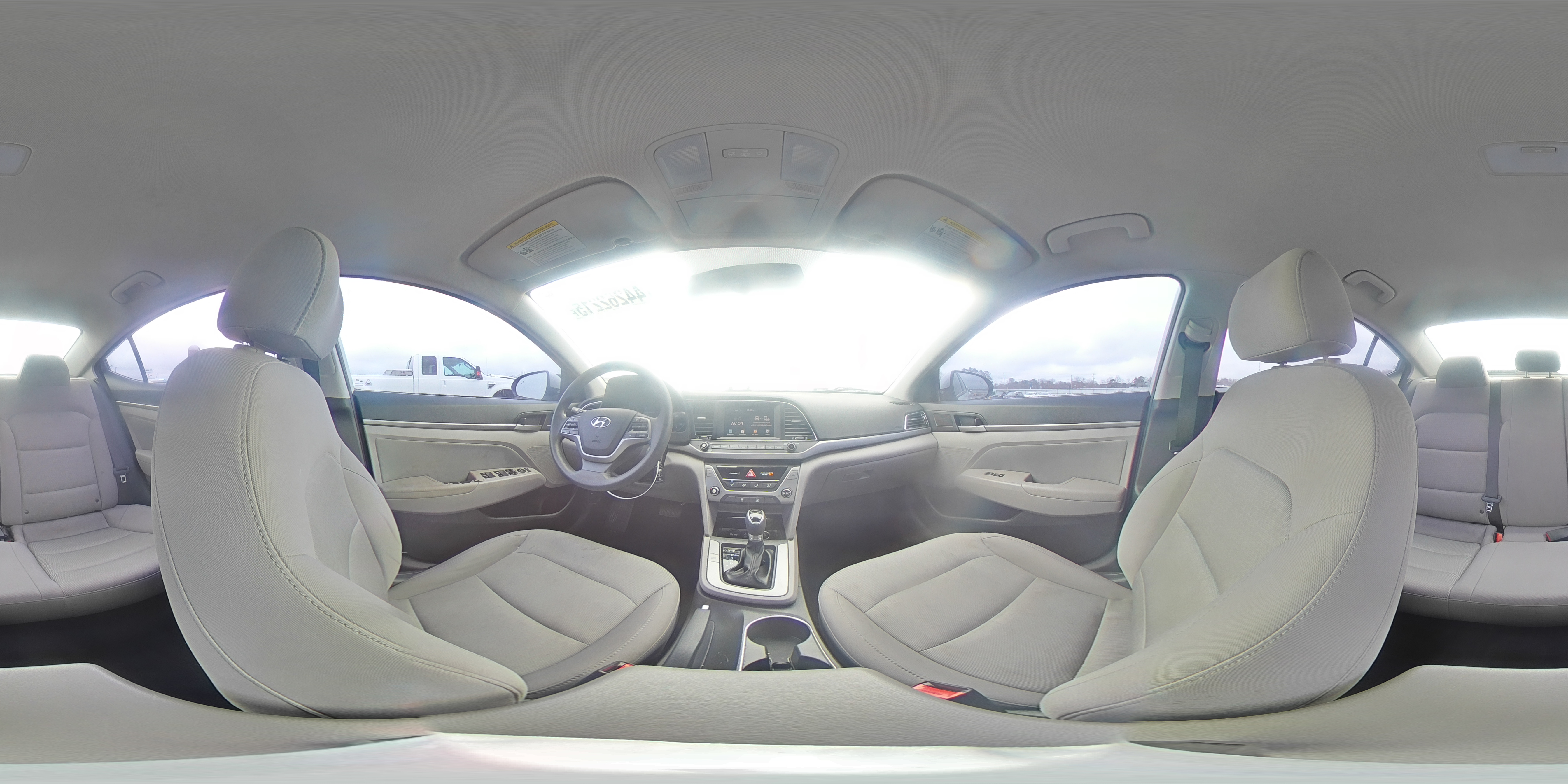 2018 Hyundai Elantra - Image 13