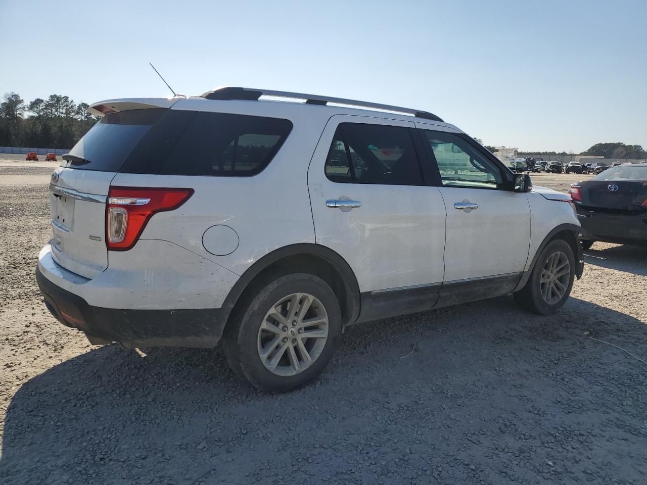 2015 Ford Explorer - Image 3
