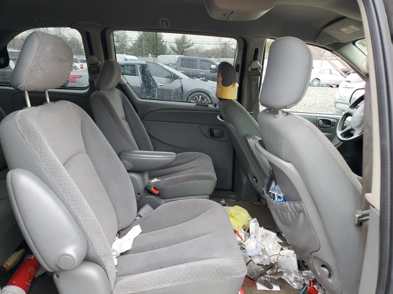 2006 Dodge Caravan - Image 11