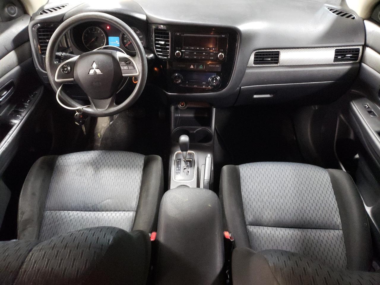 2014 Mitsubishi Outlander - Image 8