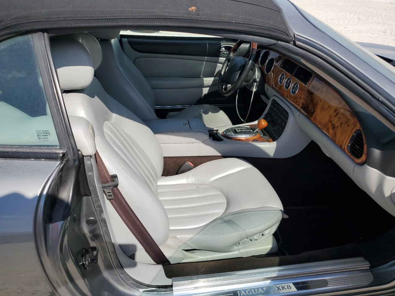 2005 Jaguar XK - Image 10