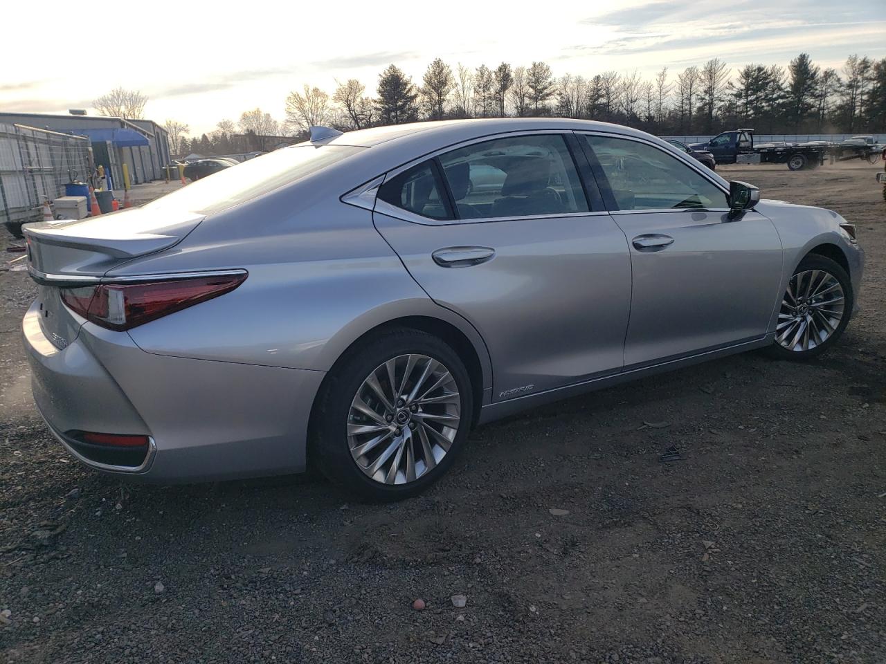 2022 Lexus ES - Image 3
