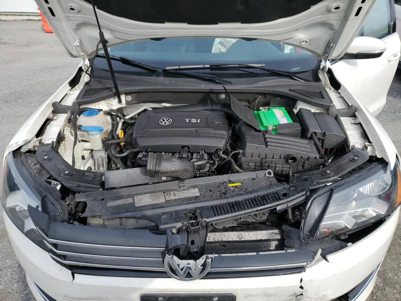 2015 Volkswagen Passat - Image 11