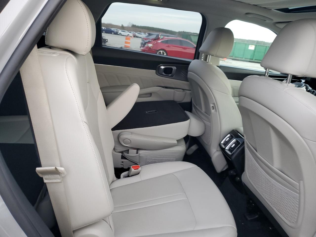 2023 Kia Sorento - Image 10