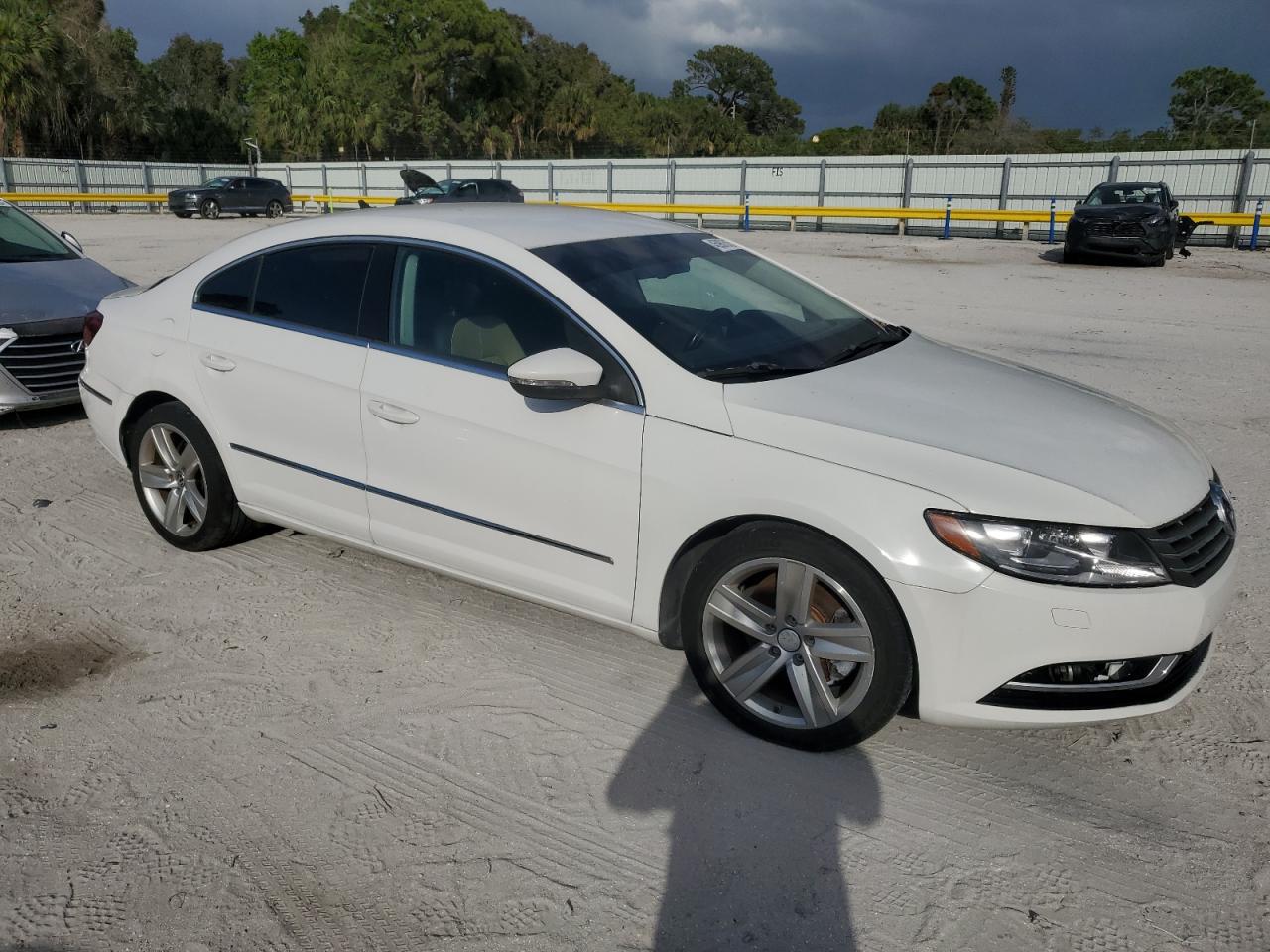 2013 Volkswagen Passat CC - Image 4