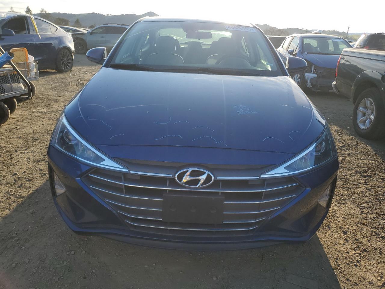 2019 Hyundai Elantra - Image 5
