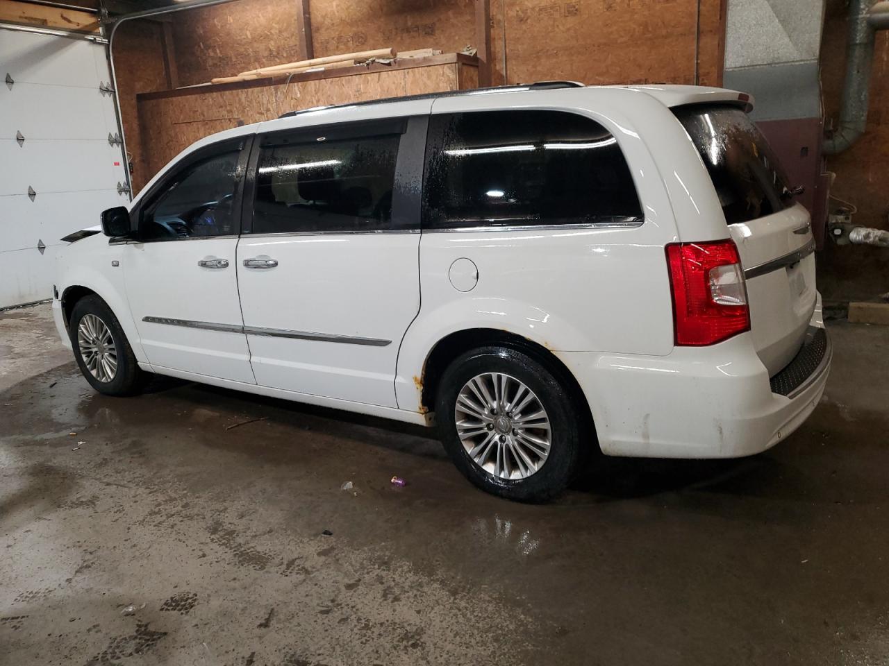 2014 Chrysler Town & Country - Image 2