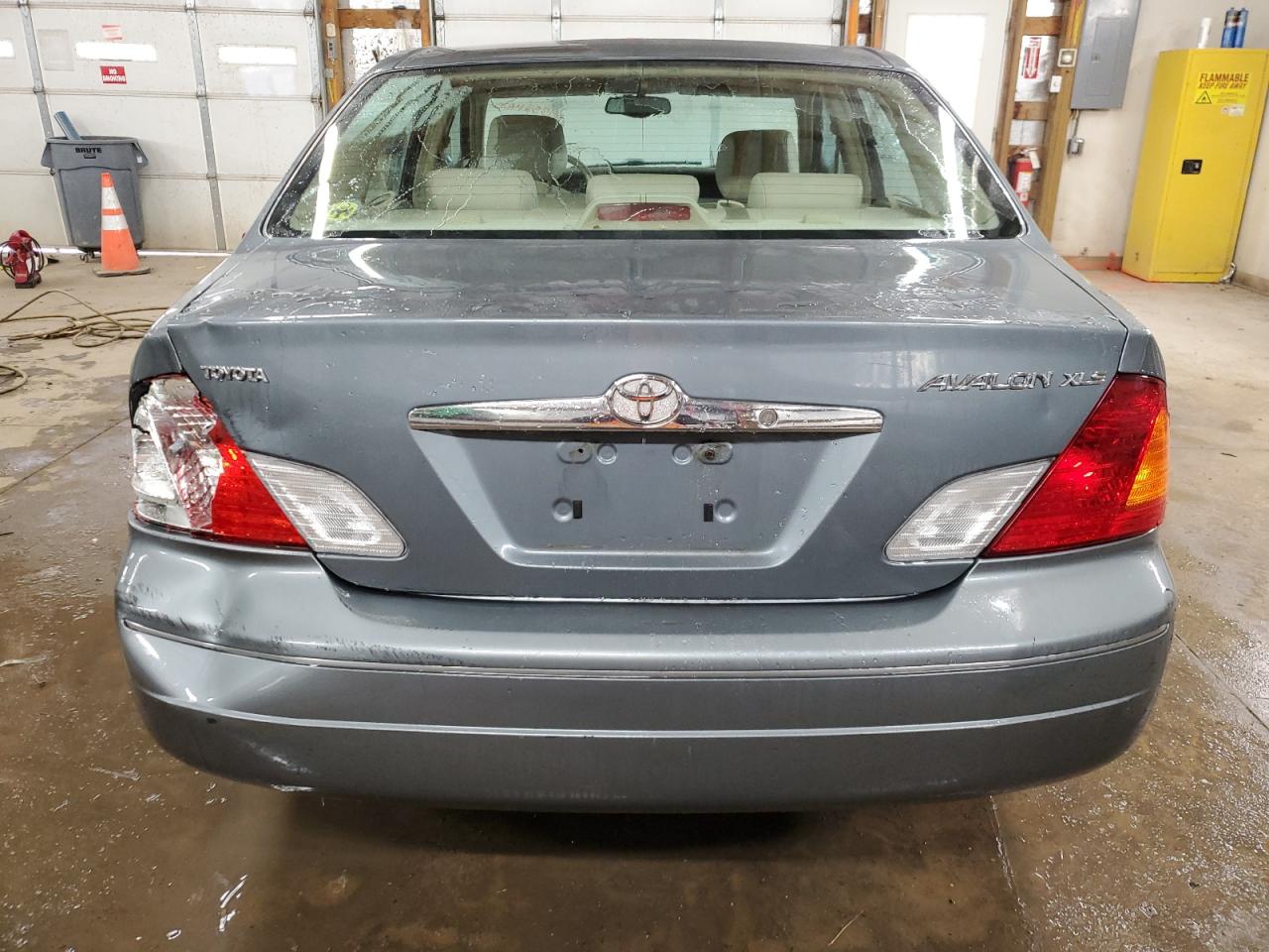 2001 Toyota Avalon - Image 6