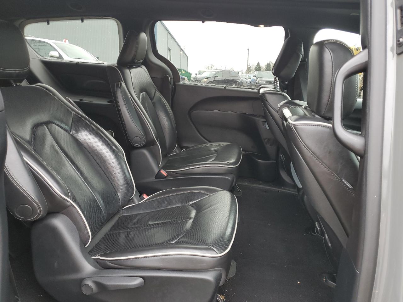 2020 Chrysler Pacifica - Image 11