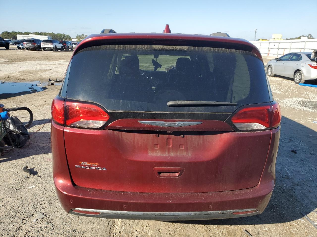 2017 Chrysler Pacifica - Image 6