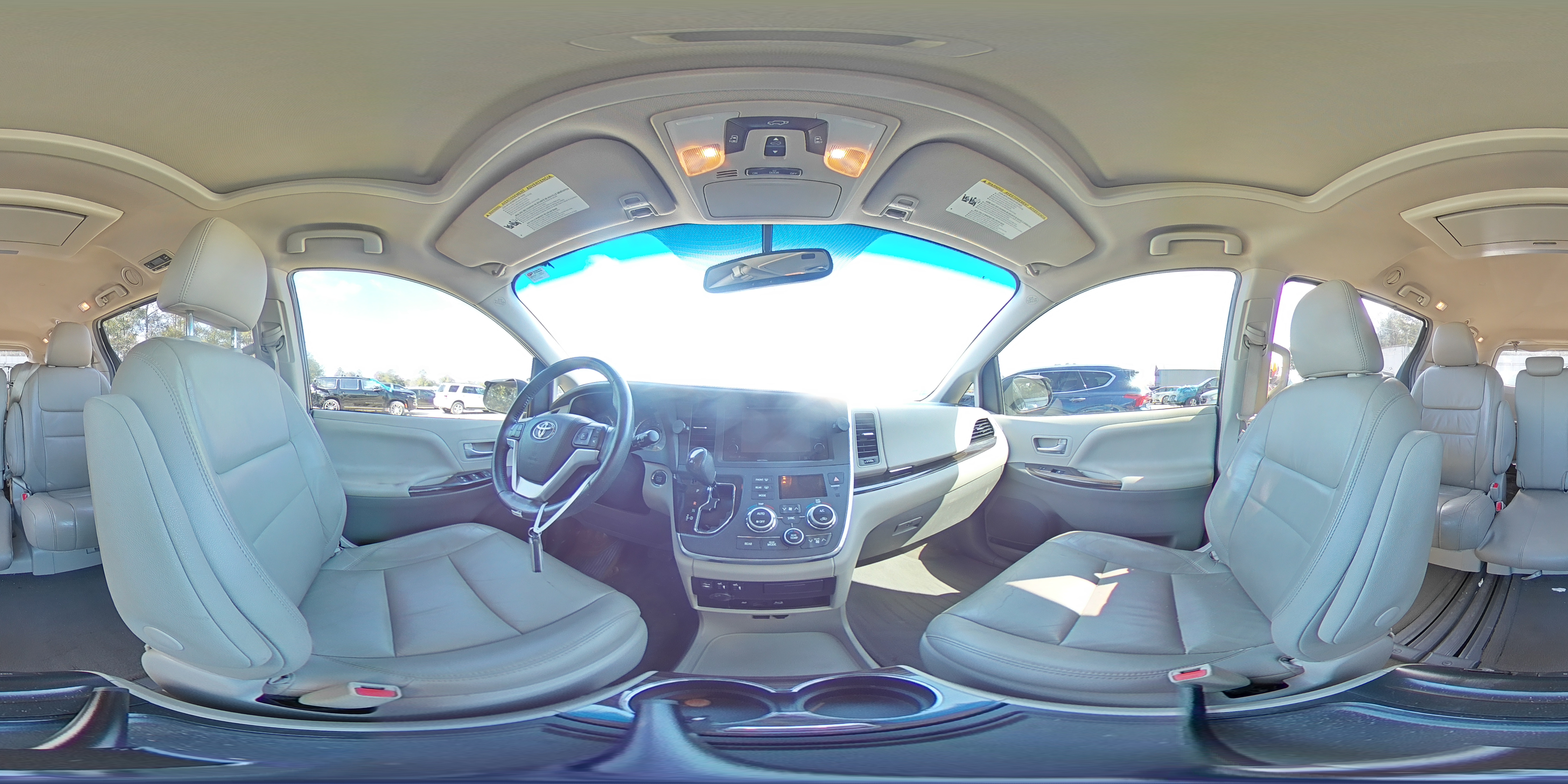 2015 Toyota Sienna - Image 13