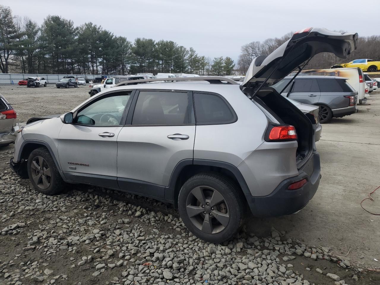 2016 Jeep Grand Cherokee - Image 2