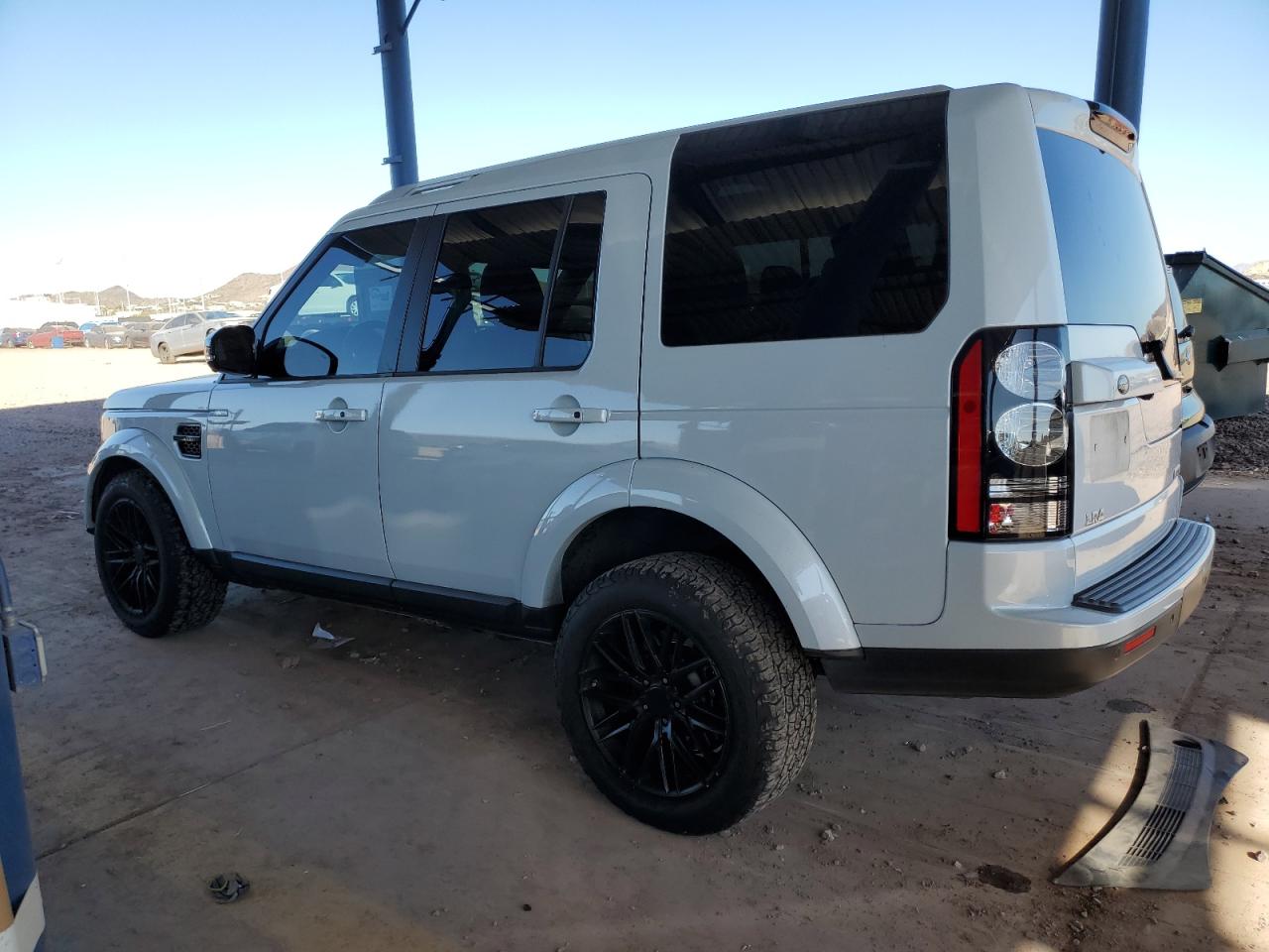 2016 Land Rover LR4 - Image 2