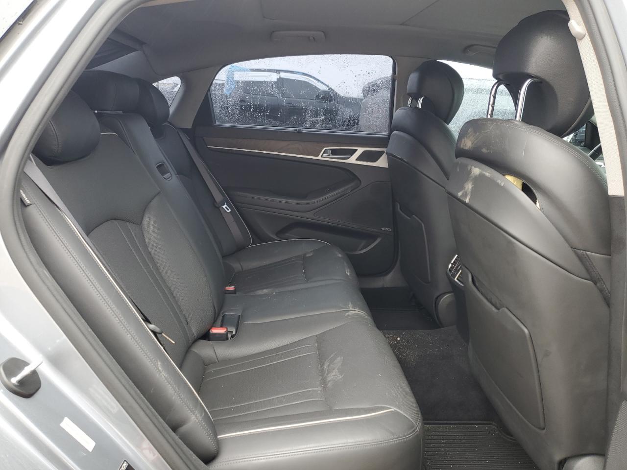 2015 Hyundai Genesis - Image 10