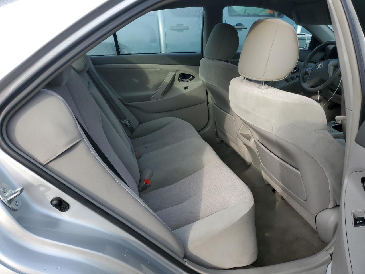 2011 Toyota Camry - Image 10