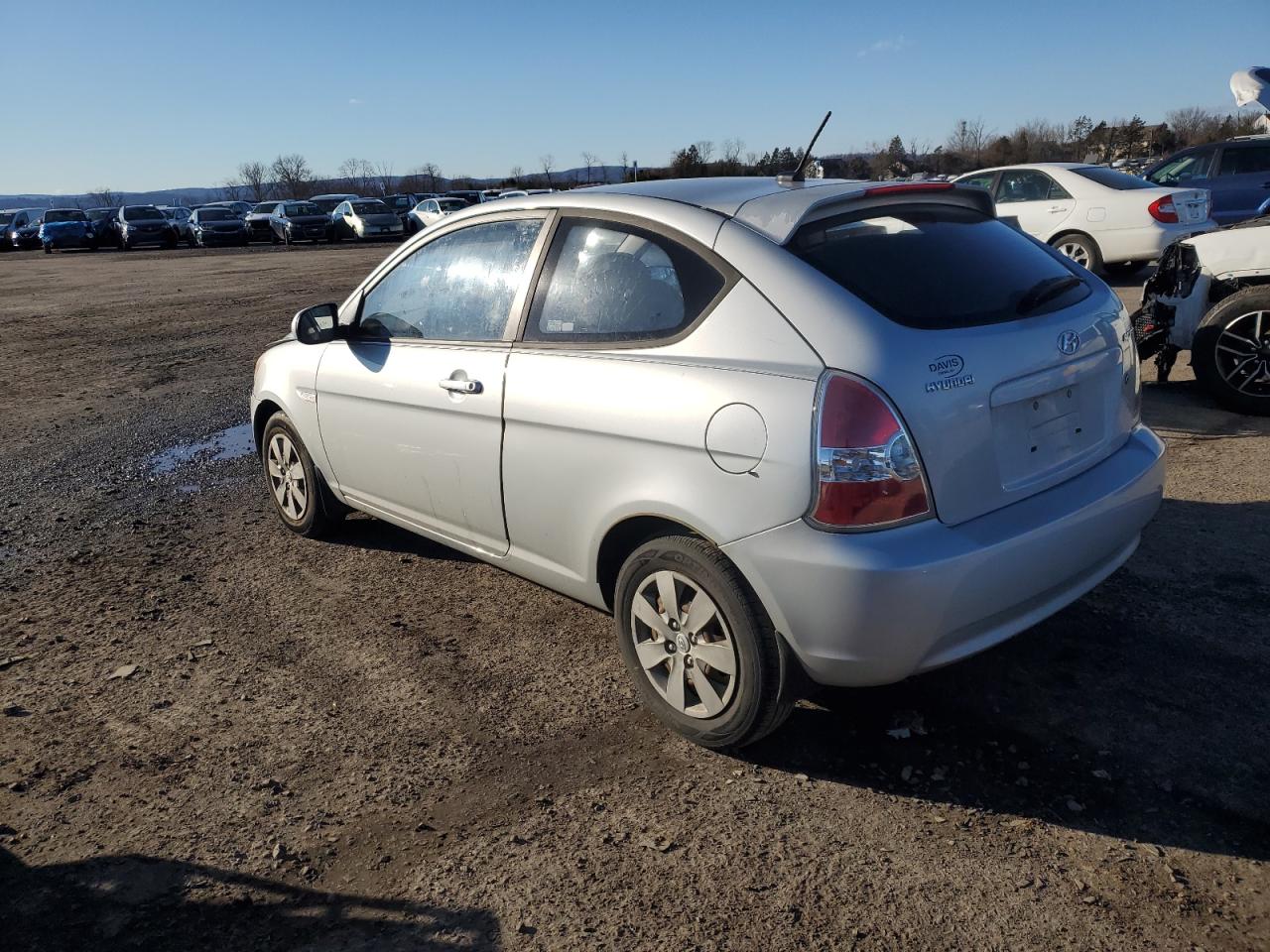 2011 Hyundai Accent - Image 2