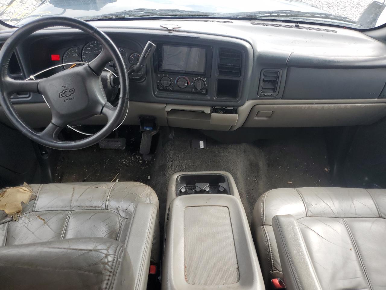 2001 Chevrolet Suburban - Image 8