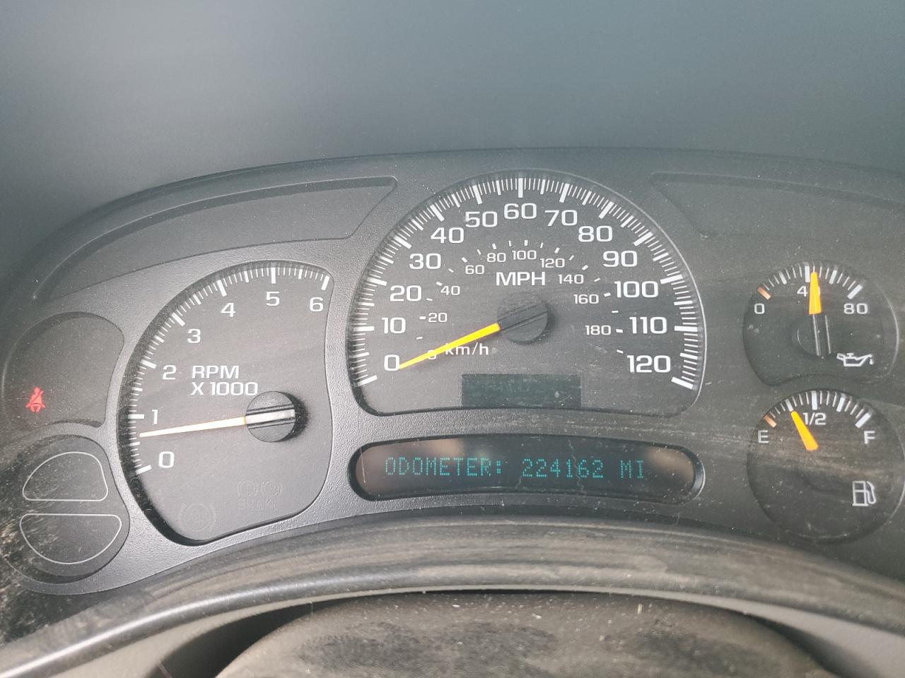 2004 Chevrolet Silverado - Image 9