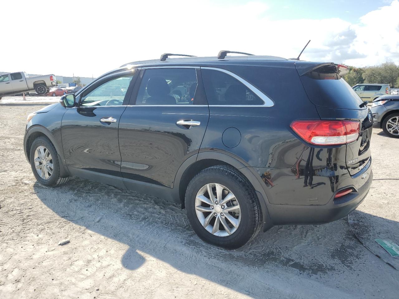 2016 Kia Sorento - Image 2