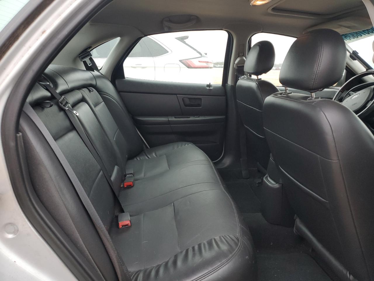 2007 Ford Taurus - Image 10