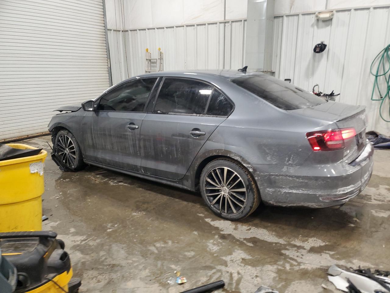 2016 Volkswagen Jetta - Image 2