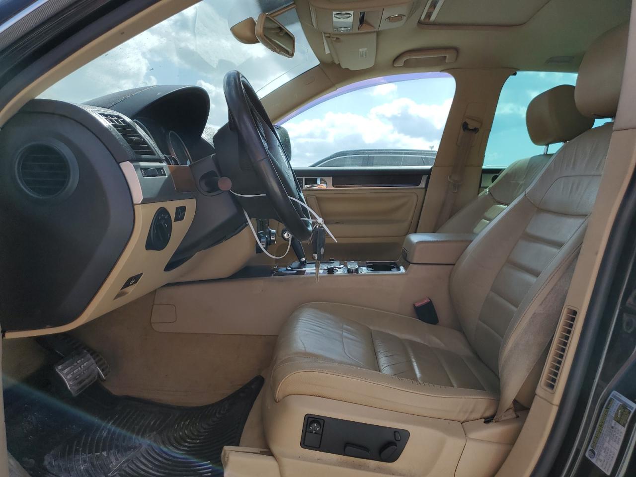 2008 Volkswagen Touareg - Image 7