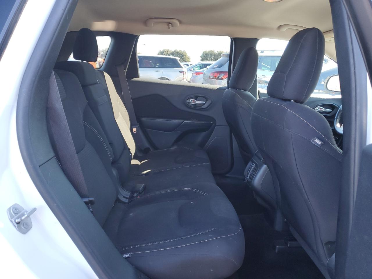 2016 Jeep Grand Cherokee - Image 11