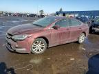 2015 Chrysler 200 Limited продається в Woodhaven, MI - Front End