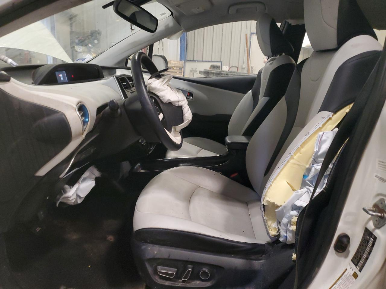 2016 Toyota Prius - Image 7