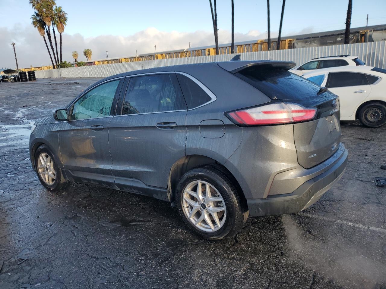 2023 Ford Edge - Image 2
