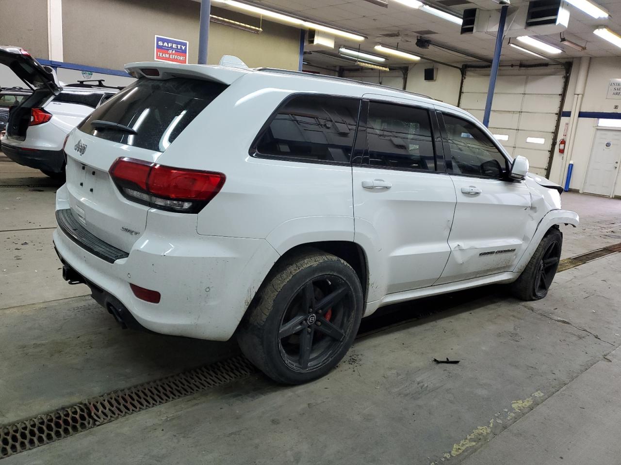 2017 Jeep Grand Cherokee - Image 3