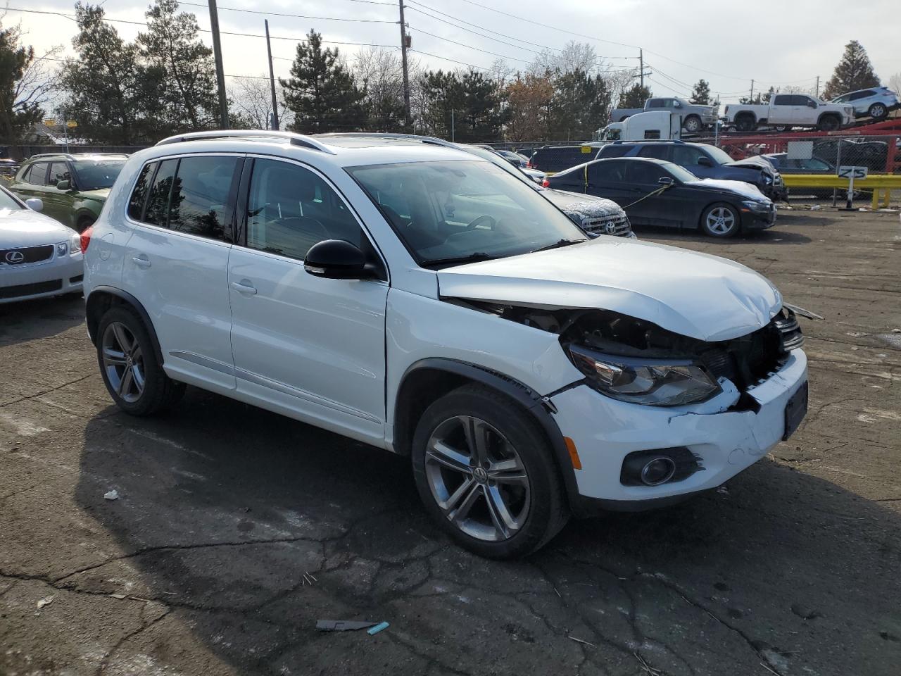 2017 Volkswagen Tiguan - Image 4
