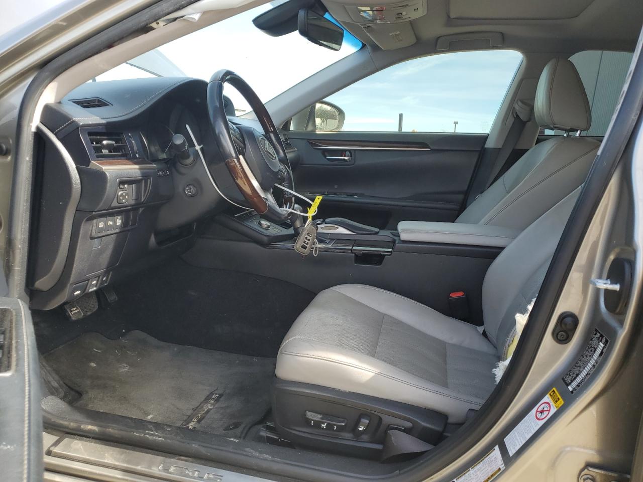 2016 Lexus ES - Image 7