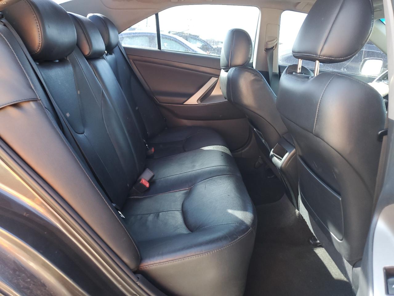 2010 Toyota Camry - Image 11
