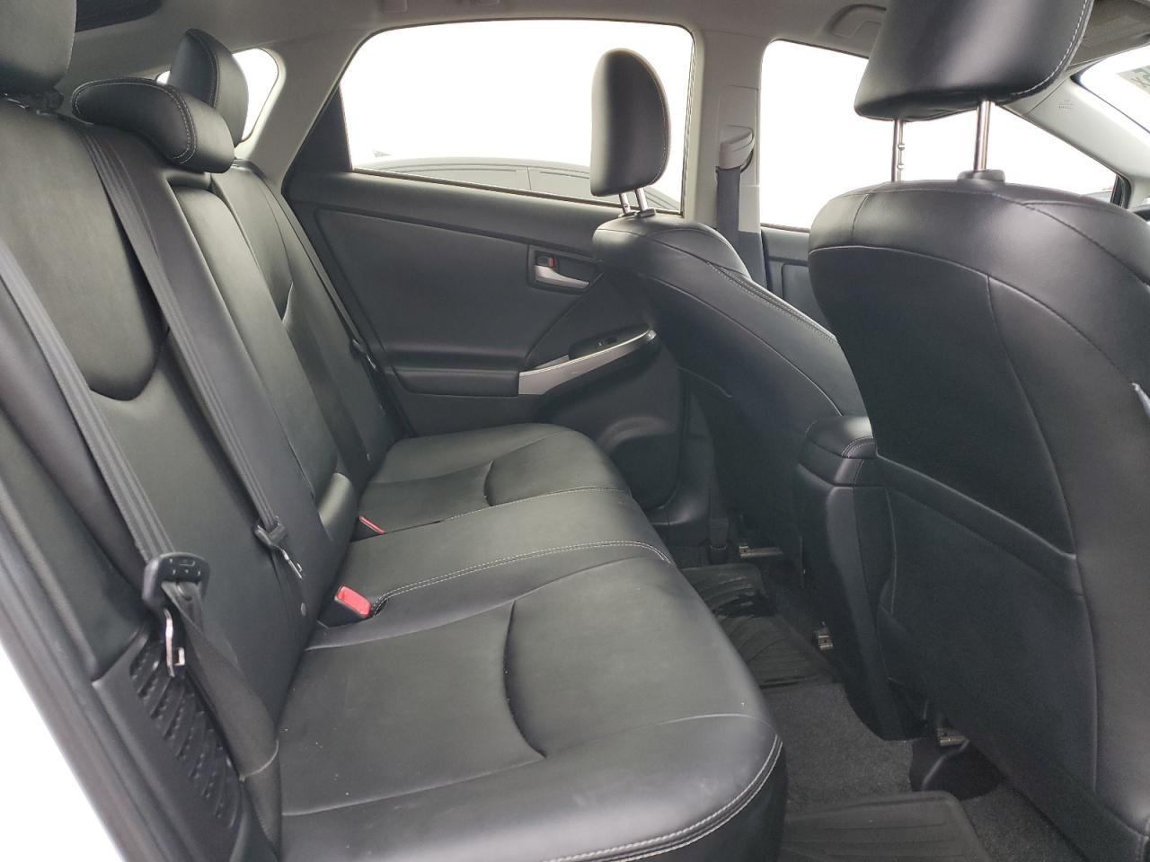 2015 Toyota Prius - Image 10